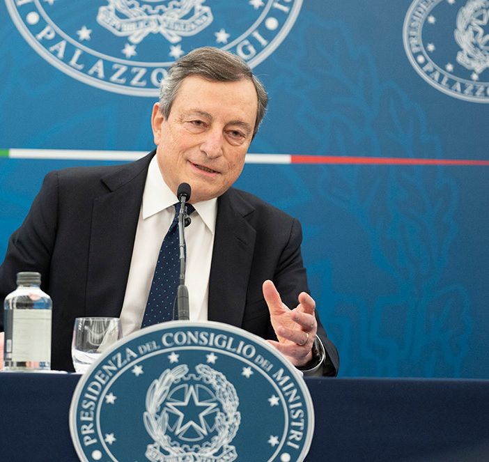 Mario Draghi, premier dimissionario a capo del governo che ha varato il DL