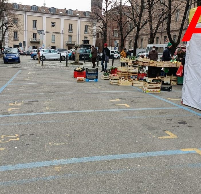 Mercato alimentare di piazza Catena, ad Asti