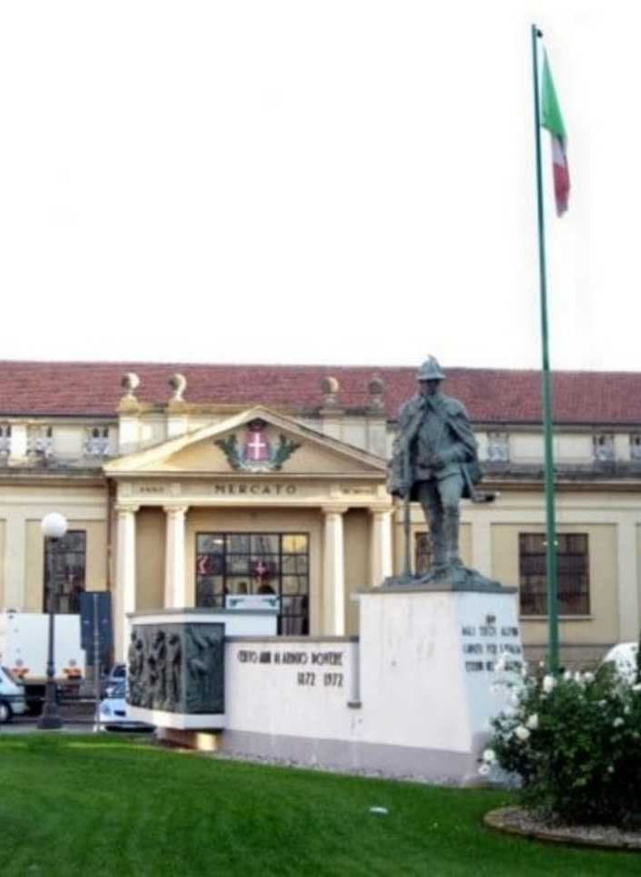 Monumento agli alpini in piazza Libertà, Asti