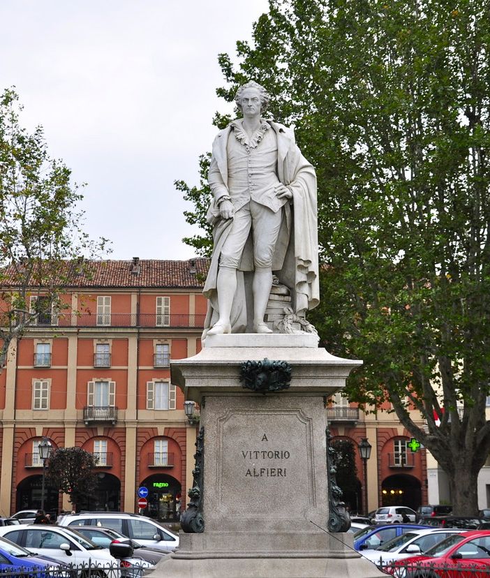 Piazza Alfieri Asti