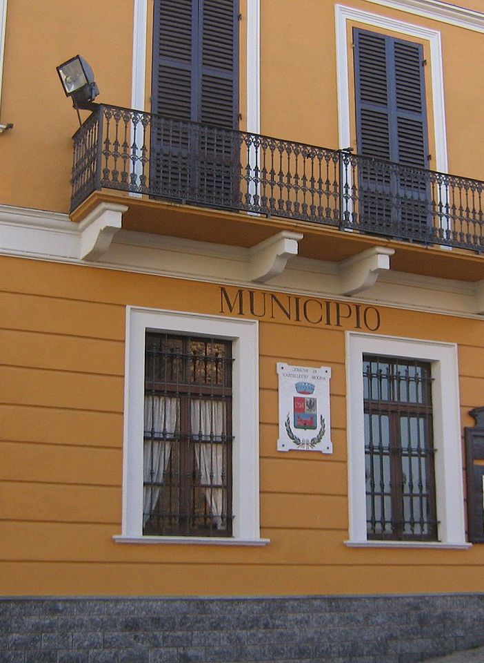Il Municipio di Castelletto Molina