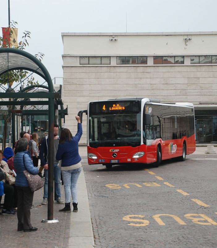 Asti: lavori per la ciclovia di corso Alfieri. Cambia il percorso dei bus della linea 4