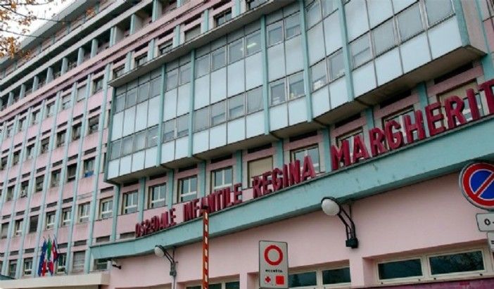 Stabili le condizioni del bimbo precipitato dal balcone a Moncalvo. Resta in prognosi riservata al Regina Margherita