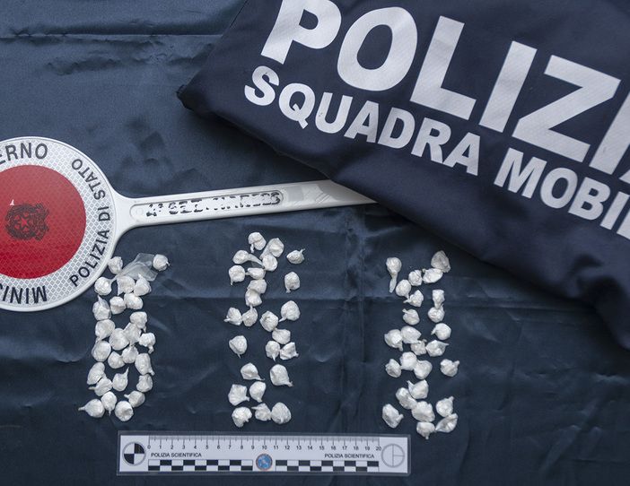 Ovuli di droga sequestrati dalla Squadra Mobile di Asti