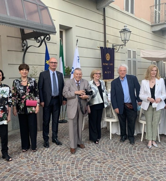 Il gruppo dei premiati con i Past Governor Ines Guatelli, Gino Montalcini, Beppe Artuffo ed il Presidente Marco Stobbione