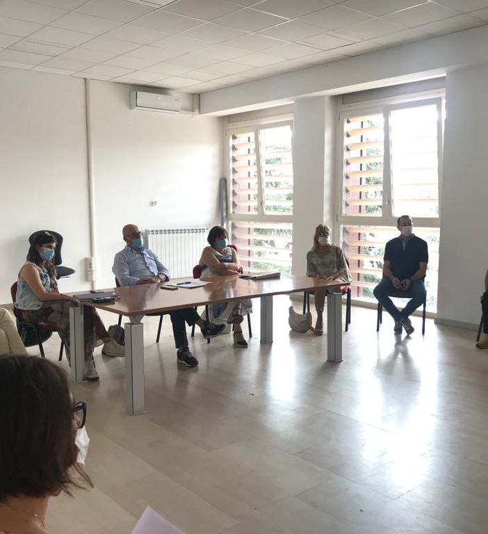 Panchine cittadine come nuove con l'iniziativa &quot;Volontariato in panchina&quot;