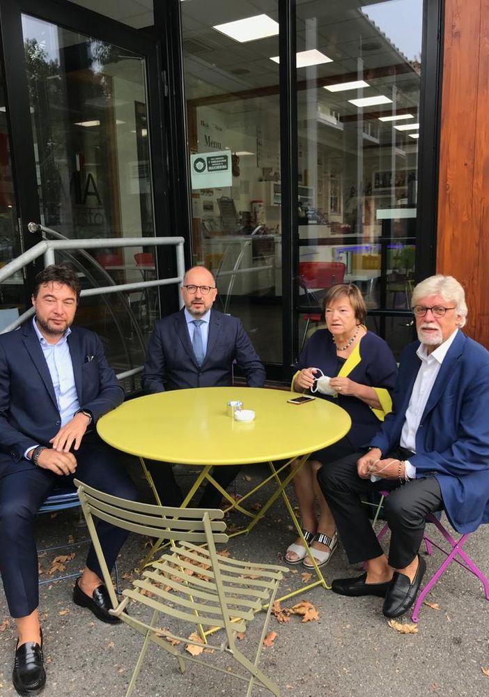 Nella foto, partendo da sinistra: Andrea Visconti (presidente di Confesercenti), il sindaco Maurizio Rasero, l’assessore Mariangela Cotto, Claudio Bruno (direttore Confcommercio)