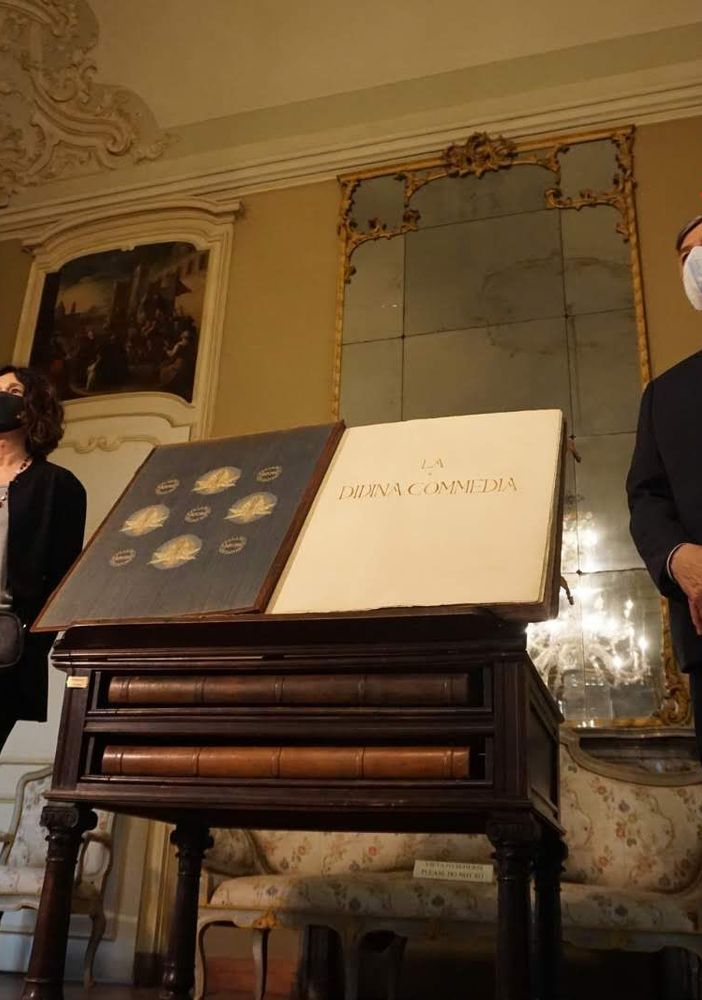 Roberta Bellesini (presidente della Biblioteca Astense) e Mario Sacco (presidente della Fondazione Asti Musei) ritratti, da Merfephoto - Efrem Zanchettin, durante la presentazione della Divina Commedia illustrata da Amos Nattini