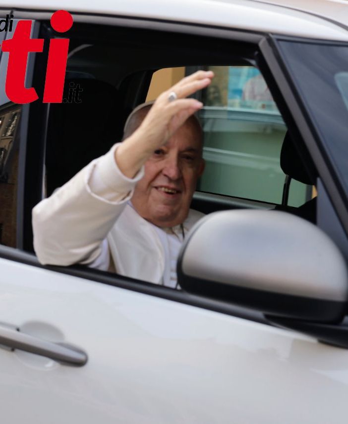 Il saluto di Papa Francesco (ph. Efrem Zanchettin - Merfephoto - RIPRODUZIONE RISERVATA E SOLO PREVIA ESPLICITA AUTORIZZAZIONE DELL'AUTORE)