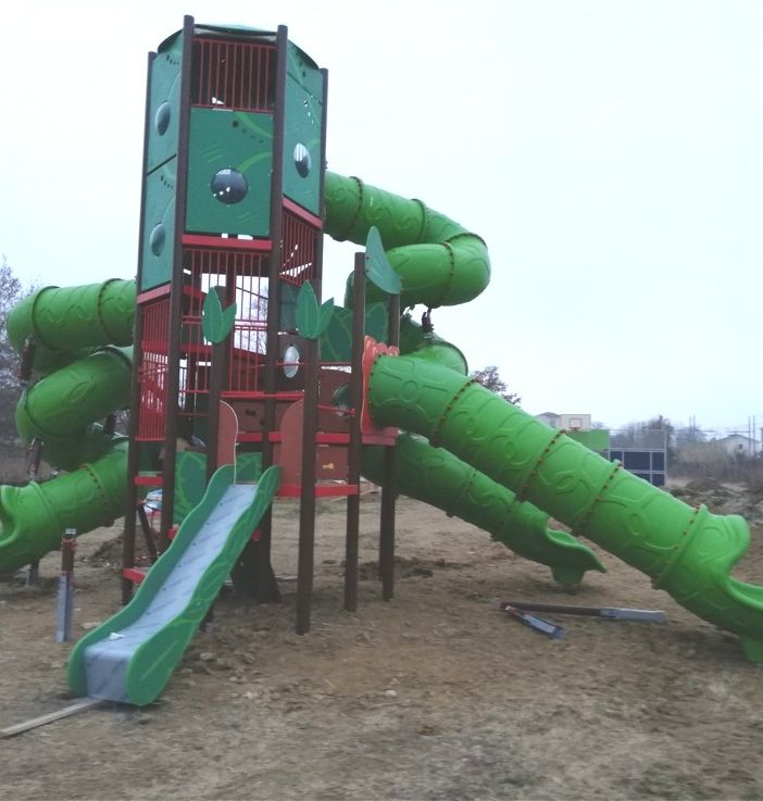 Uno dei grandi giochi allestiti al Parco delle Verne