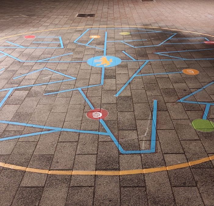 Nell'immagine un dettaglio del parco giochi diffusi recentemente realizzato a Canelli