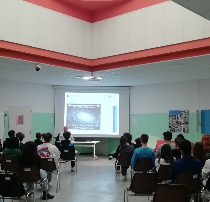 Gli studenti del Pellati nel corso della conferenza cui hanno partecipato