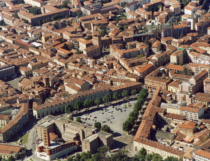 Piazza Alfieri Asti (Foto Osservatorio del Paesaggio)