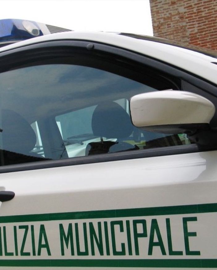 Immagine generica di un'auto della Polizia Municipale