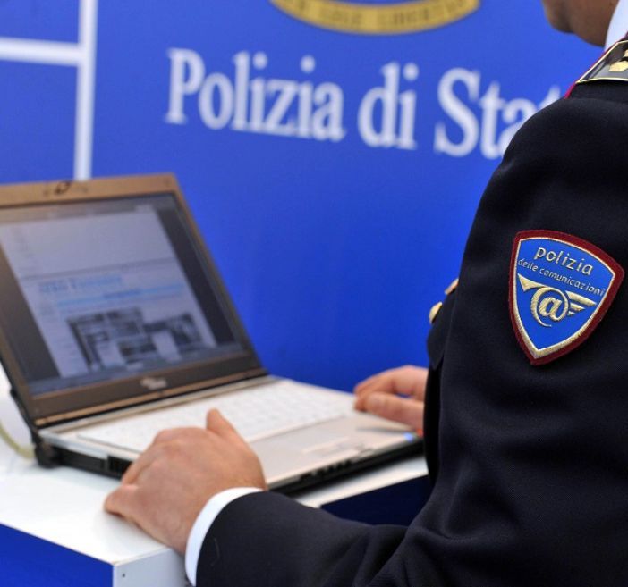 Attenzione alla truffa del falso audio Microsoft. La Polizia Postale: “La truffa corre sul filo”