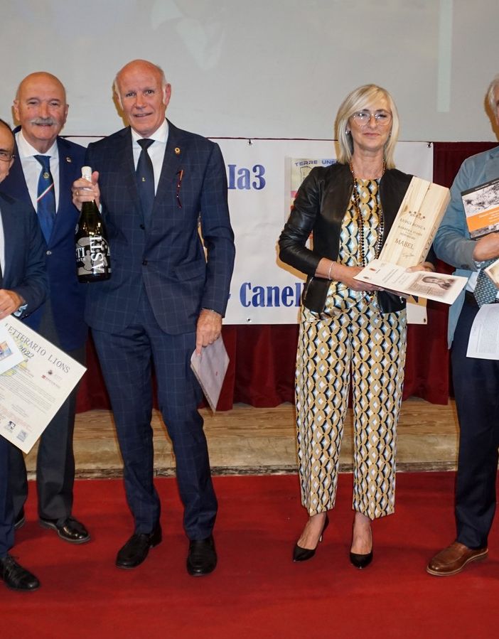 Nell'immagine, da sinistra a destra: Massimo Schilirò  (premiato per la prefazione alla riedizione de LA LUNA E I FALO di Cesare Pavese), Oscar Bielli (Primo Vice Governatore e ideatore del premio), Claudio Sabattini (Governatore Distretto Lions 108 Ia3), Silvana Ormea (assessore alla Cultura del comune di Sanremo), Mario Barenghi (presidente della Giuria)