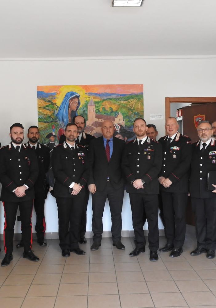 Il procuratore con i carabinieri di Canelli e il comandante Lando
