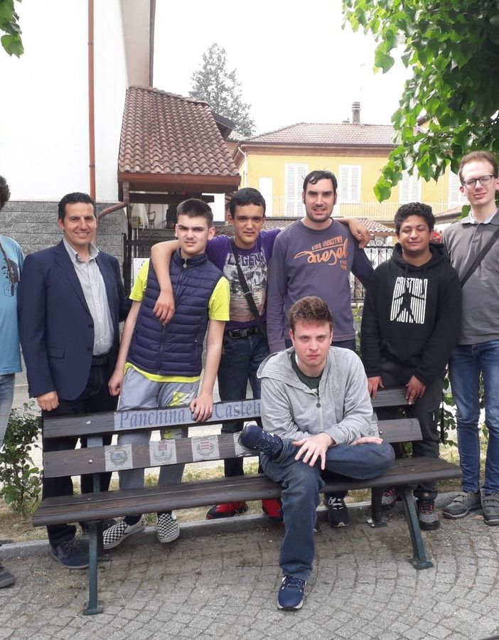Il progetto &quot;Sos on the road&quot; riporta nuova vita all'arredo urbano di Castelnuovo Belbo