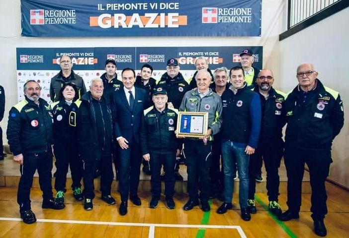 Il gruppo astigiano di Protezione Civile con il presidente Cirio e l'assessore Gabusi