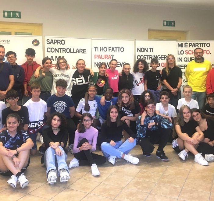 La 3A e 3B di Baldichieri con i docenti in visita alla mostra