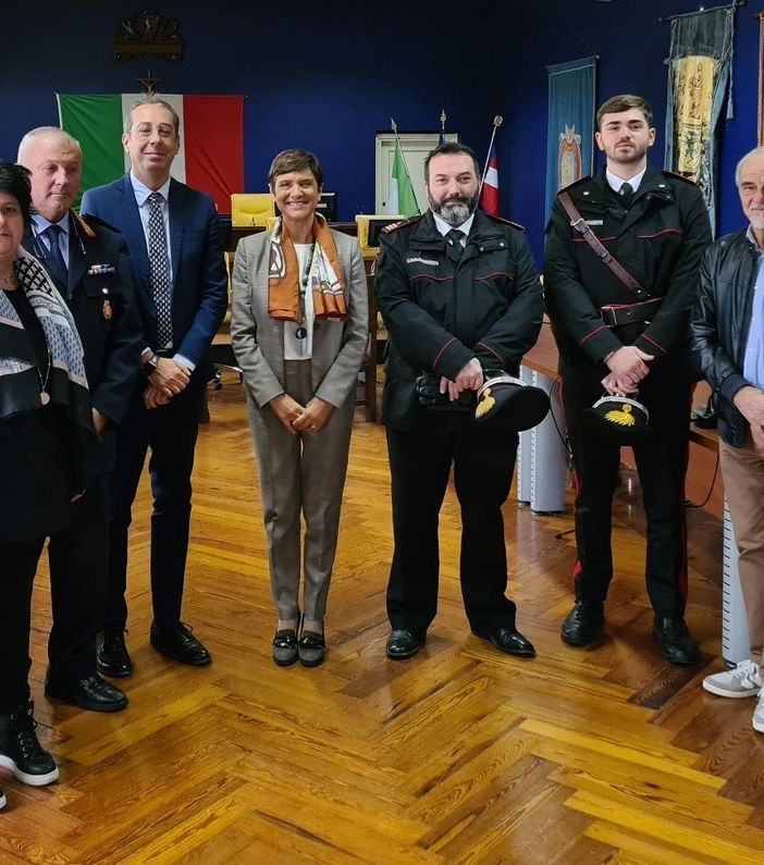 Il questore di Asti, Marina Di Donato, con il sindaco Lanzavecchia, altri esponenti dell'Amministrazione e delle Forze dell'Ordine locali Il questore di Asti, Marina Di Donato, con il sindaco Lanzavecchia, altri esponenti dell'Amministrazione e delle Forze dell'Ordine locali