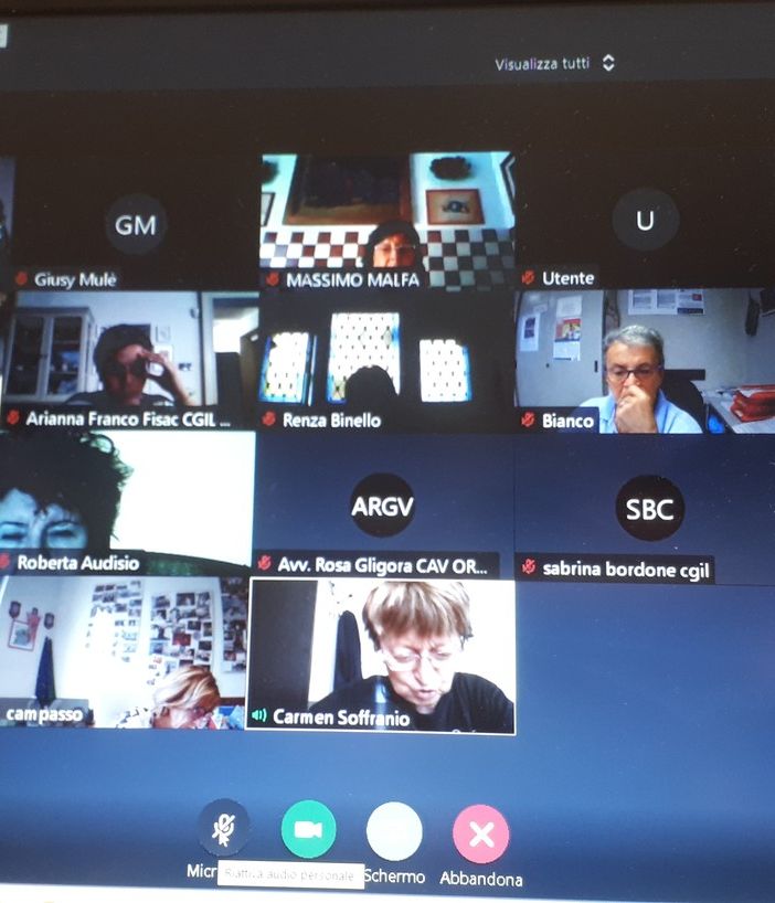 Un momento del meeting online