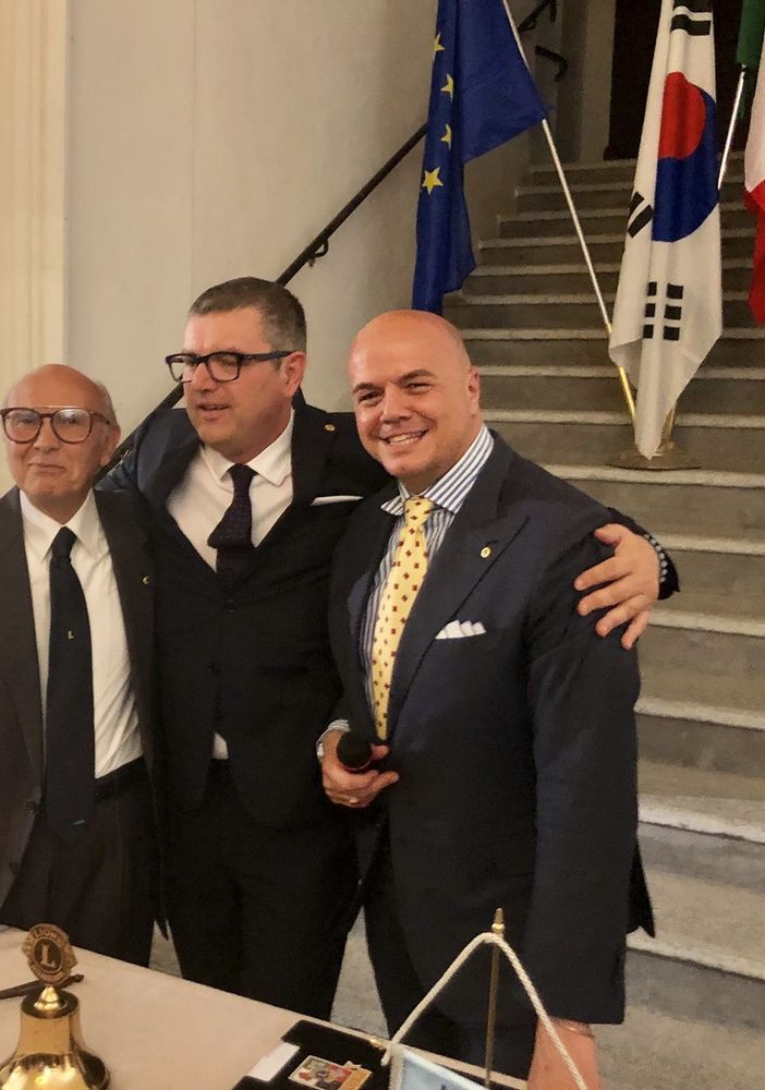 Da sinistra: Antonio Ragusa, Stefano Robino e il cerimoniere Riccardo Longo