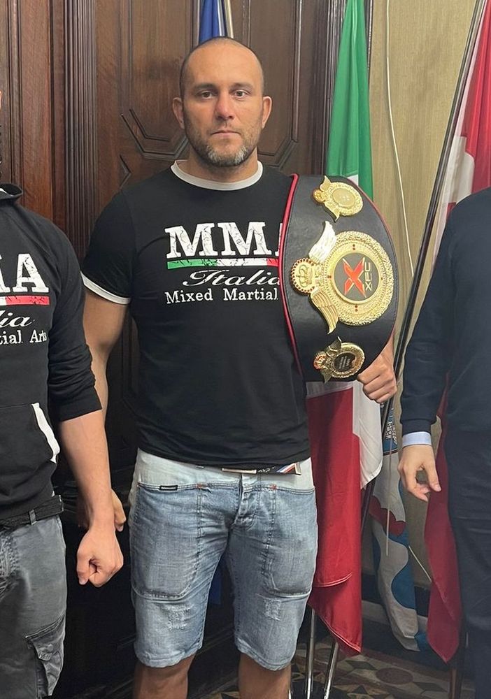 Il campione insieme al sindaco e a Loris Ruotolo
