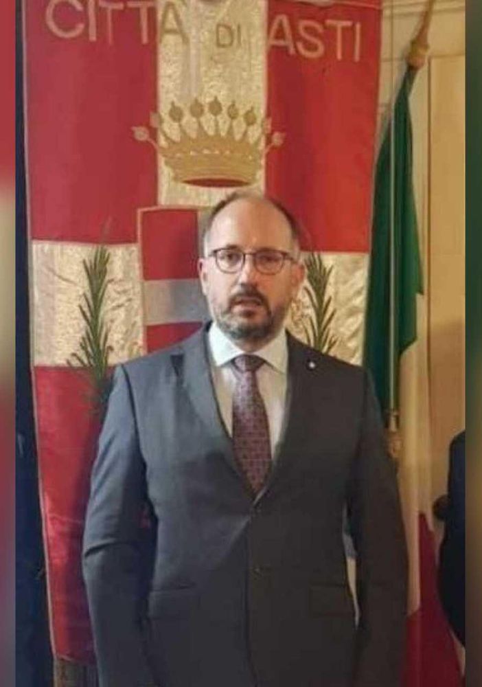 L'allestimento dei seggi per il referendum continua a 'scaldare' il dibattito politico astigiano