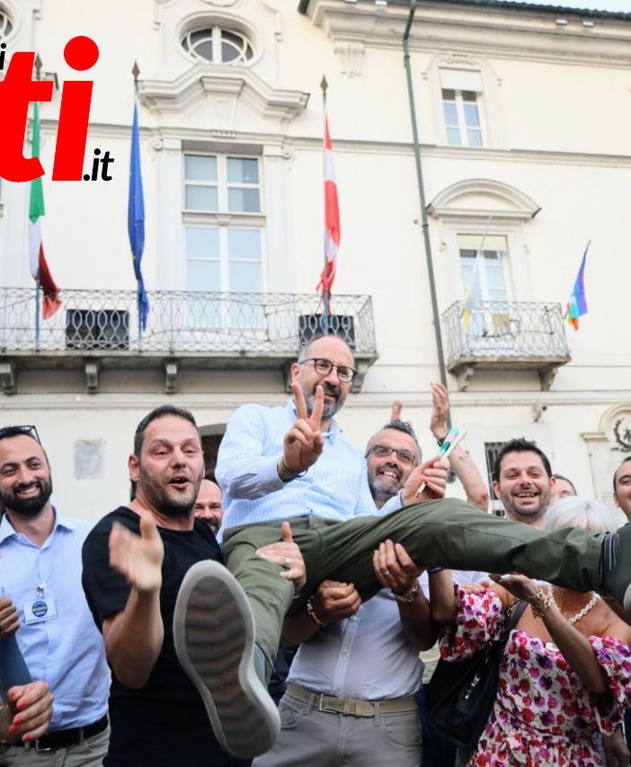 La gioia dei sostenitori di Maurizio Rasero, riconfermato sindaco di Asti, immortalata da uno scatto di Merfephoto - Efrem Zanchettin