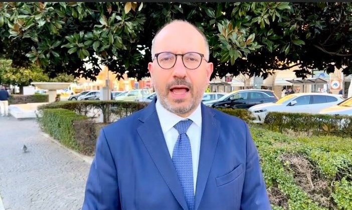 Un fermo immagine tratto dal video postato sui social dal sindaco Rasero