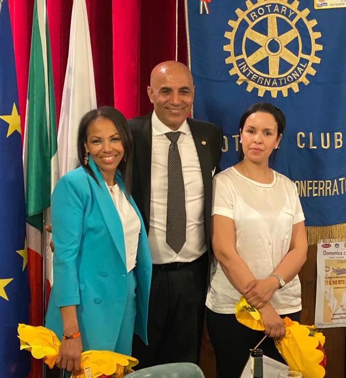 Il presidente Hicham Barida (al centro) con  alla sua sinistra Takhama Rachida, e Fatna Bounaim a destra.