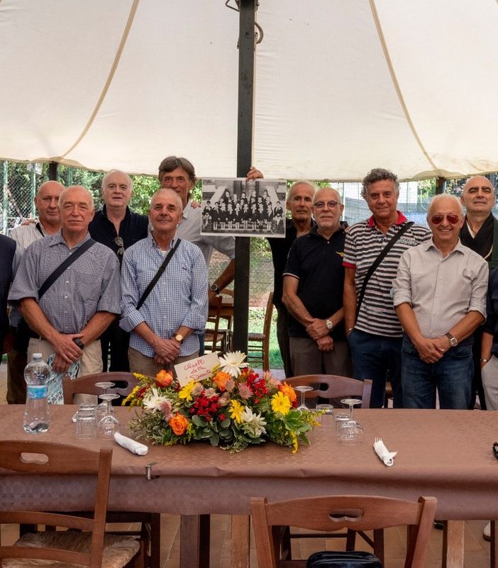 Foto di gruppo per gli ex allievi