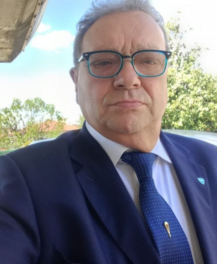 Roberto Doro, vittima del malore fatale (foto tratta dal suo profilo Facebook)