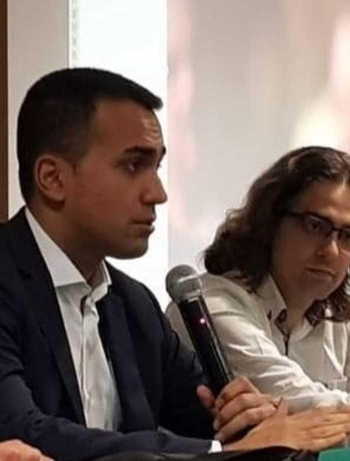 Romano ritratto con il ministro degli Esteri e ex capo politico M5S Luigi Di Maio nel corso di un convegno del 2019