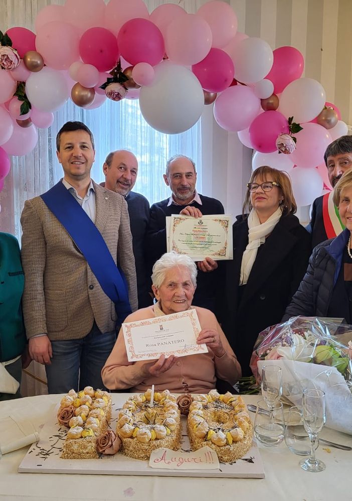 Tra le colline del Munfrà festeggiati i cento anni di Rosa Panatero
