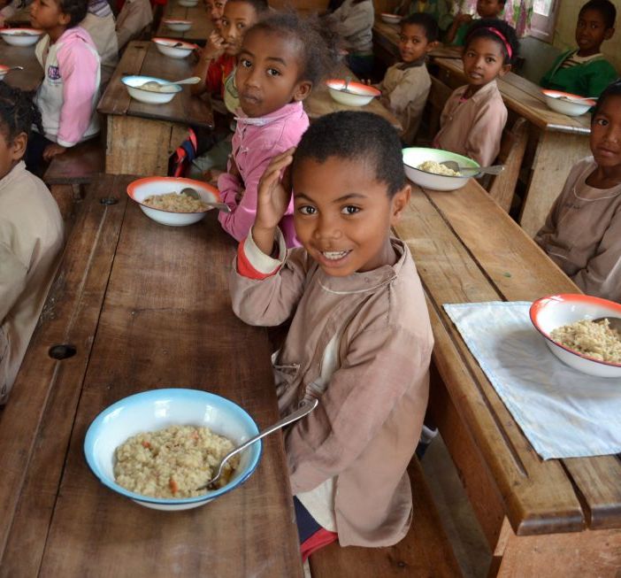 Al via il progetto &quot;Il Rotary nutre l'educazione&quot;. Oltre 570.000 pasti per i bambini dello Zimbabwe
