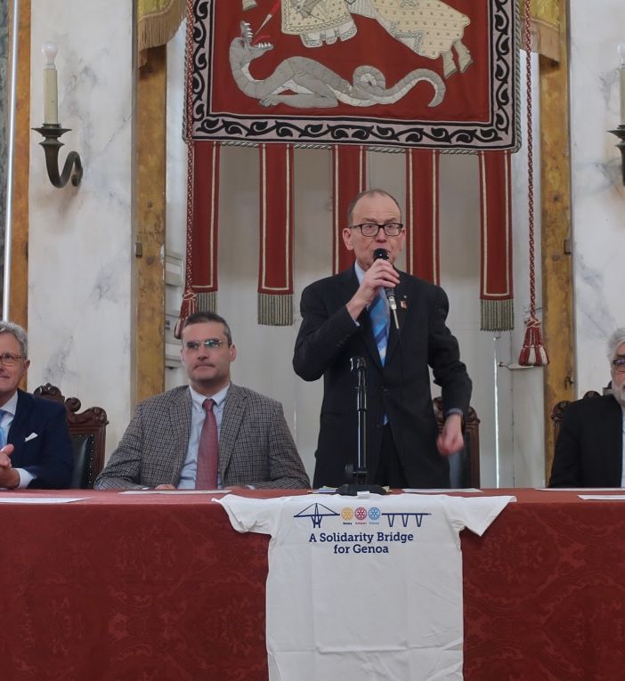 Il Governatore del Distretto 2032 del Rotary, Gian Michele Gancia, illustra l'iniziativa in Comune a Genova