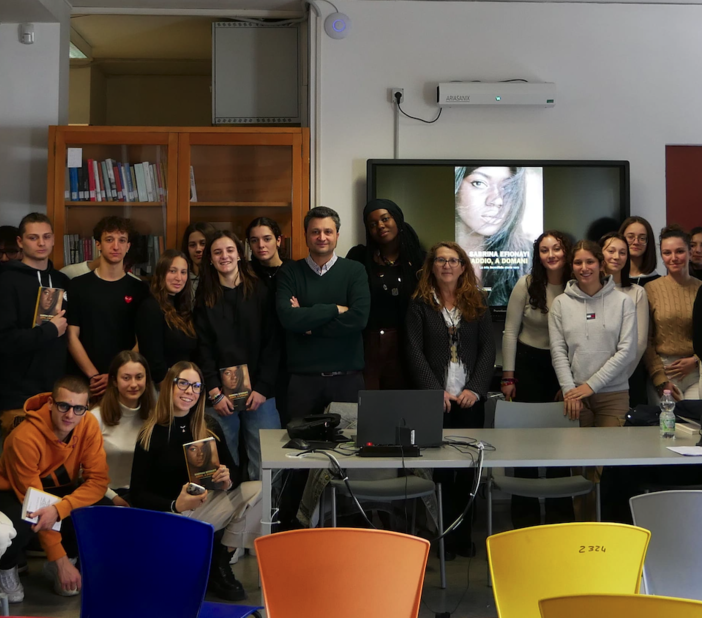 Due madri, due culture e un’identità da trovare, parla la scrittrice Efionayi