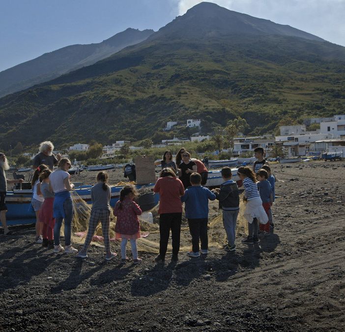 Un'immagine da &quot;Scuola in mezzo al mare&quot;