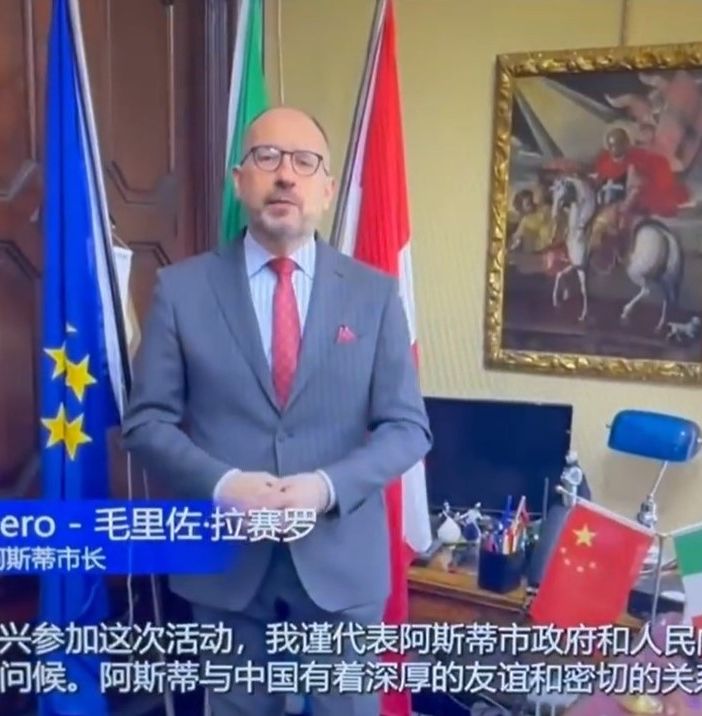 Un fermo immagine del saluto portato dal sindaco Rasero