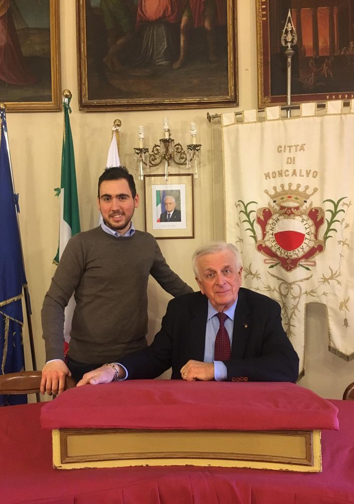 Il consigliere Samuele Bosca con il sindaco di Moncalvo Aldo Fara