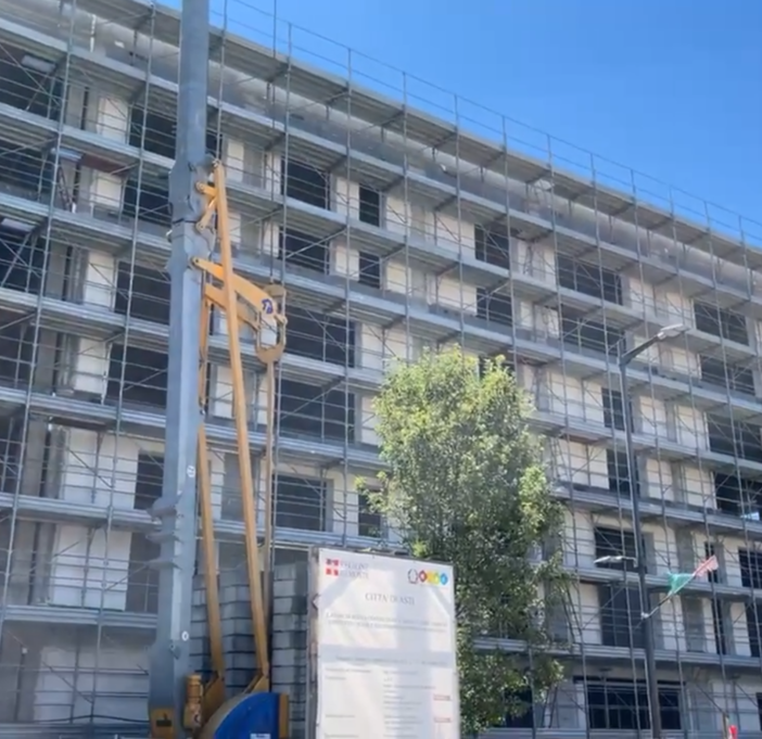 Proseguono i lavori alla Jona. 4 piani, un auditorium e pannelli solari, per una scuola &quot;del futuro&quot; (VIDEO)