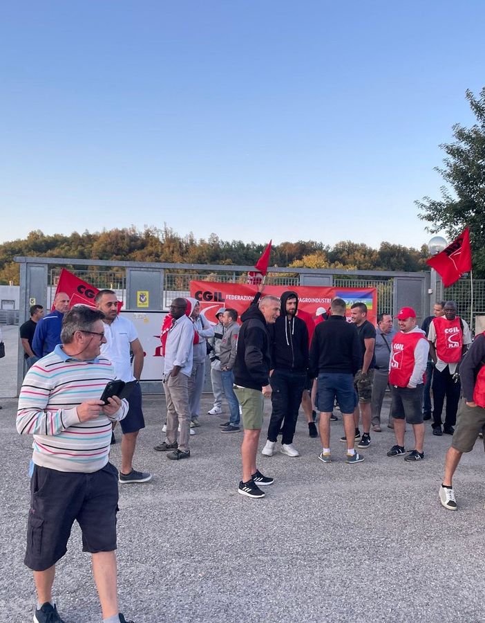 Un'immagine relativa lo sciopero dei lavoratori attuato nella giornata del 7 agosto. Anche domani i lavoratori torneranno di nuovo a manifestare