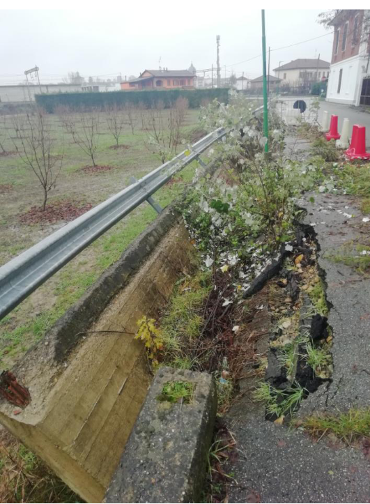 Asti, muro pericolante in via Mattarella. Interrogazione del consigliere Anselmo (Uniti si può) [FOTO]