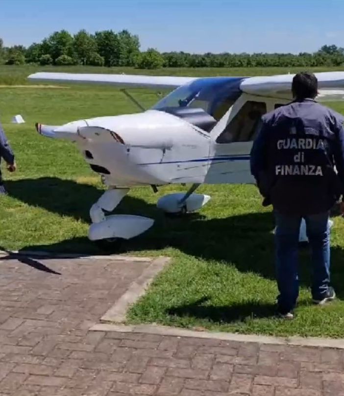 Sequestrati dalla Finanza 17 aeromobili per un controvalore di oltre 10 milioni di euro