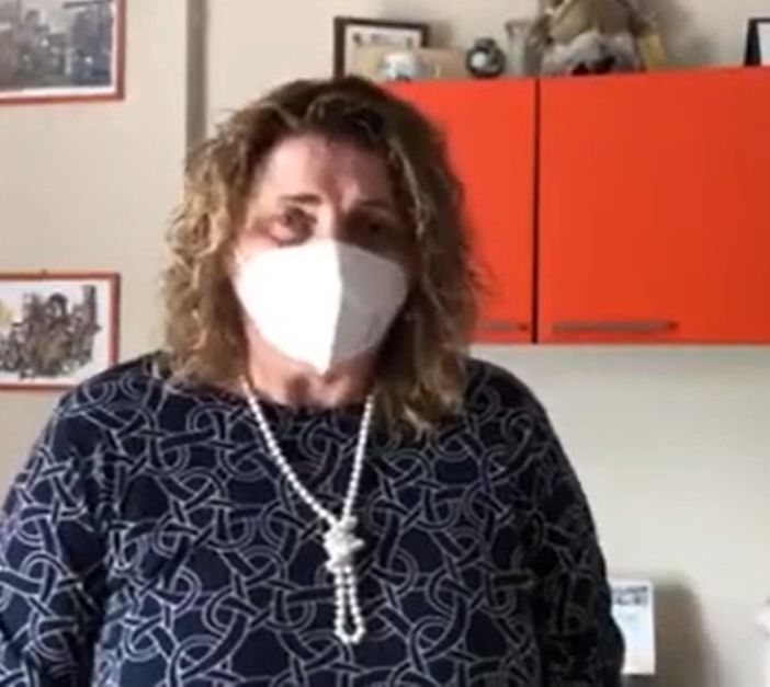 Un fermo immagine tratto dal video con cui la signora Sorba replica alla Minetti