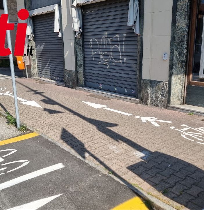 Ennesima 'puntata' nel tormentone della rotonda ciclabile di piazza I Maggio [GALLERIA FOTOGRAFICA]