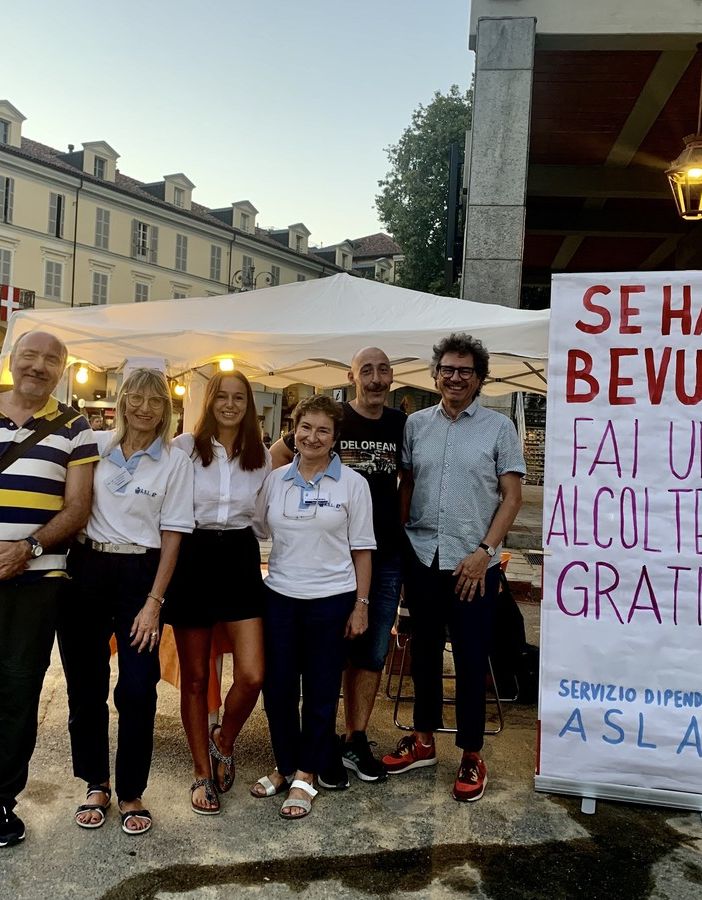 La postazione dell'Asl di Asti allestita durante il Festival delle Sagre e l'equipe