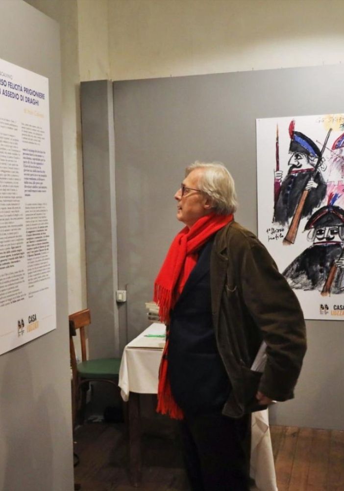 Il critico d'arte e Onorevole Vittorio Sgarbi in visita alla mostra